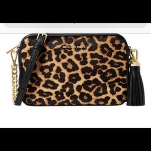 MICHAEL KORS JET SET LEATHER CAMERA BAG- Like New